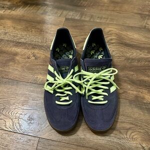 Adidas Handball Spezial sneakers in the "Legend Ink/Green Spark" size 11